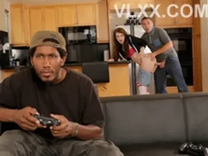 Cô gái nhút nhát và kỳ nghỉ lễ nhớ đời