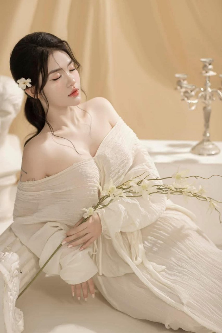 Nữ cảnh sát E cup face có mặt ở đây với bộ ngực hoàn hảo, đừng quên ủng hộ 300 cú sốc xe hơi